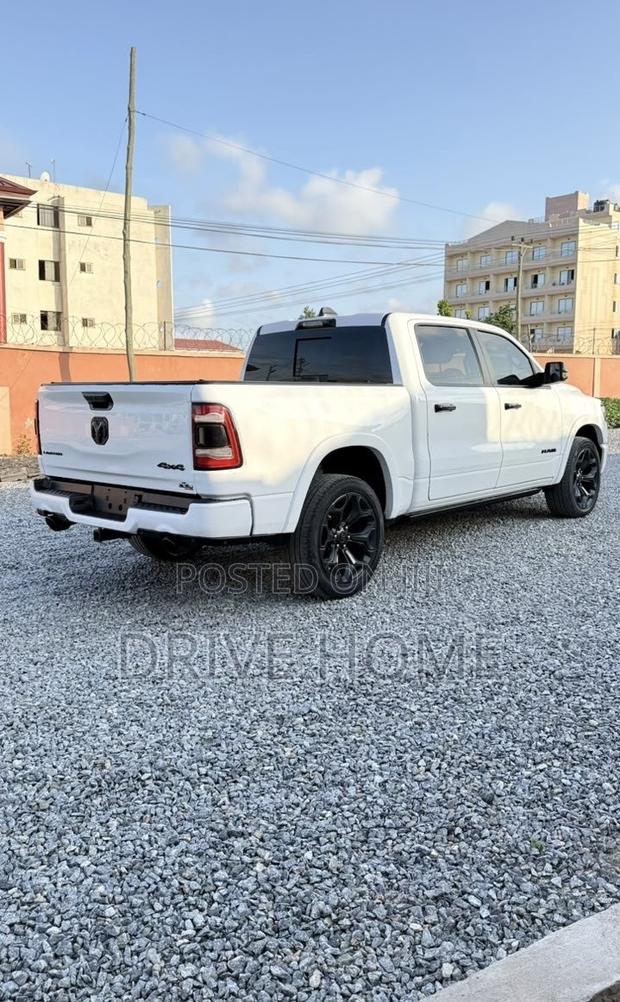 RAM 1500 Classic SLT Fleet Crew Cab 4WD 5.6 ft SB 2024 White