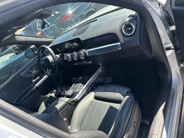 Mercedes-Benz GLB-Class GLB 250 4MATIC 2021 Silver