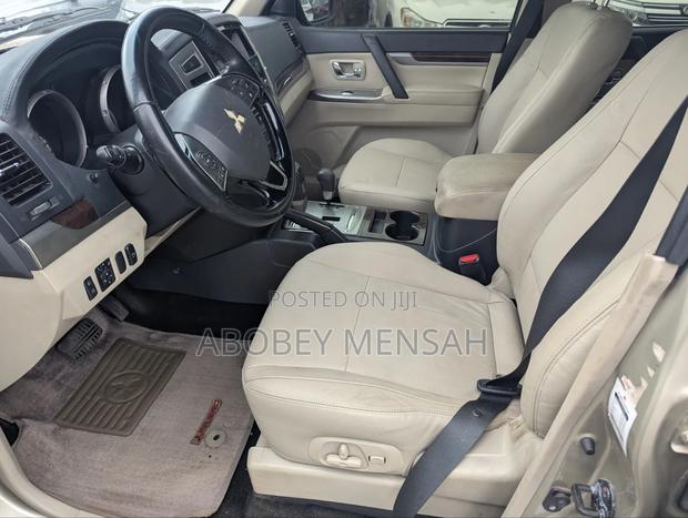 Mitsubishi Pajero V90 3.8 V6 GLS/GLX 2016 Gold