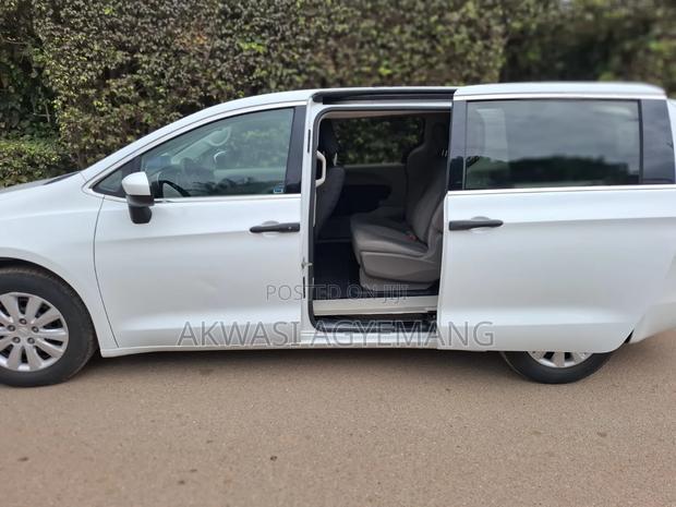 Chrysler Pacifica 3.6 Petrol FWD 2019 White