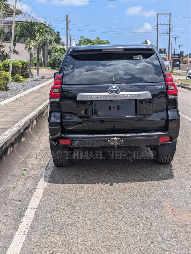 Toyota Land Cruiser Prado 2.7 2023 Black