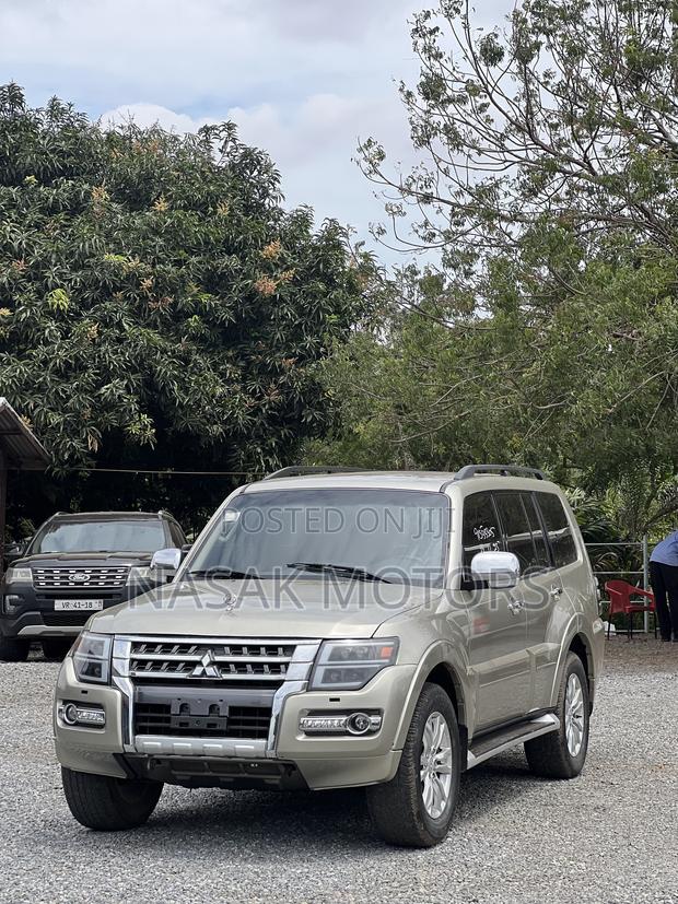 Mitsubishi Pajero V80 3.8 V6 GLS 2016 Gold