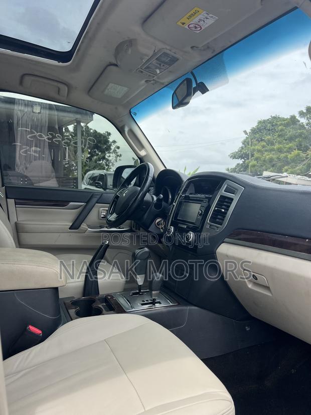 Mitsubishi Pajero V80 3.8 V6 GLS 2016 Gold