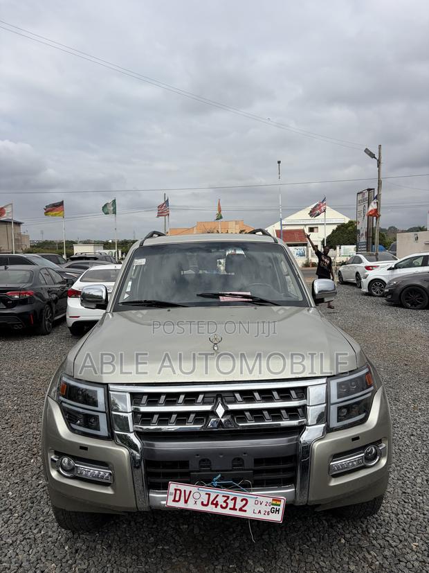 Mitsubishi Pajero V80 3.8 V6 GLS 2016 Gold