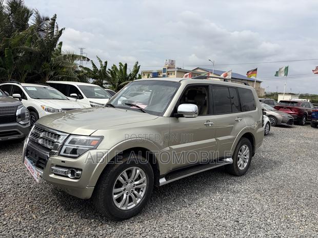 Mitsubishi Pajero V80 3.8 V6 GLS 2016 Gold