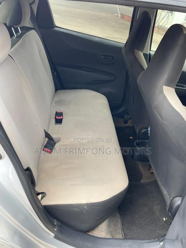 Toyota Vitz 2012 Silver