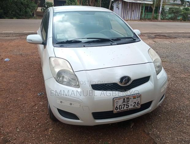 Toyota Vitz 1.3 FWD 5dr 2010 White