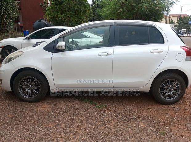 Toyota Vitz 1.3 FWD 5dr 2010 White