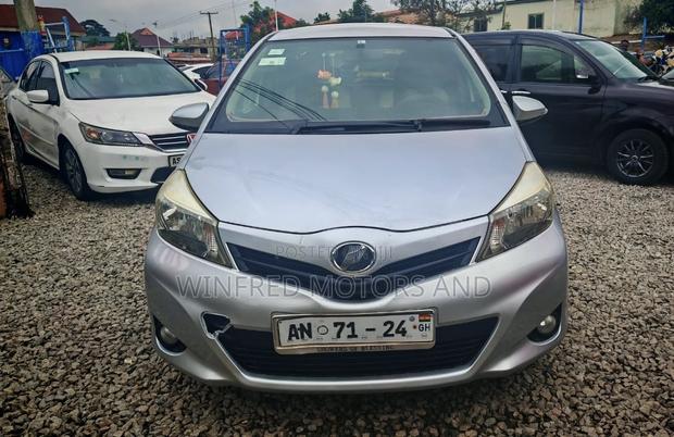 Toyota Vitz 1.3 AWD 3dr 2012 Silver