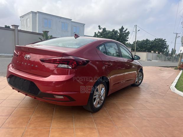 Hyundai Elantra 2019 Red