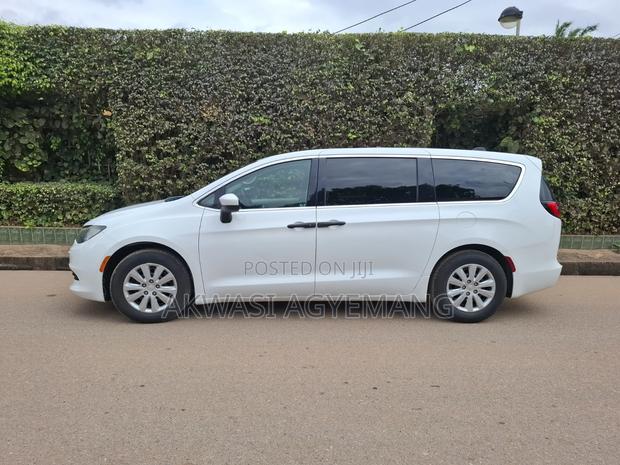 Chrysler Pacifica 3.6 Petrol FWD 2019 White