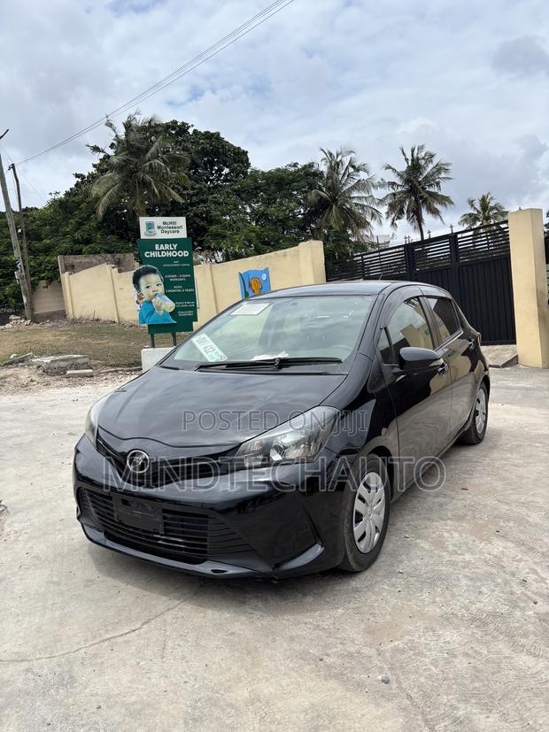 Toyota Vitz 1.3 AWD 3dr 2015 Black