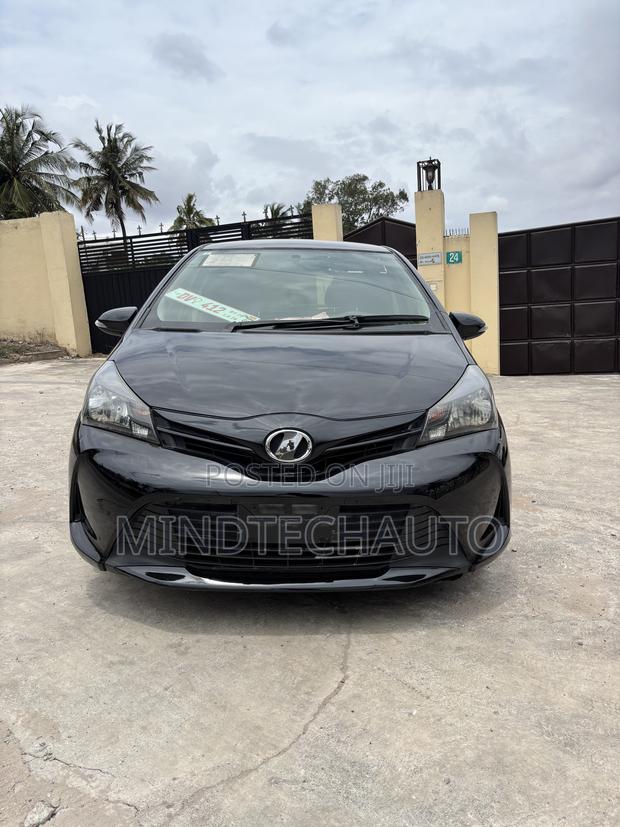 Toyota Vitz 1.3 AWD 3dr 2015 Black