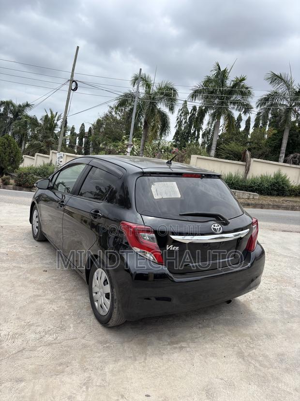 Toyota Vitz 1.3 AWD 3dr 2015 Black