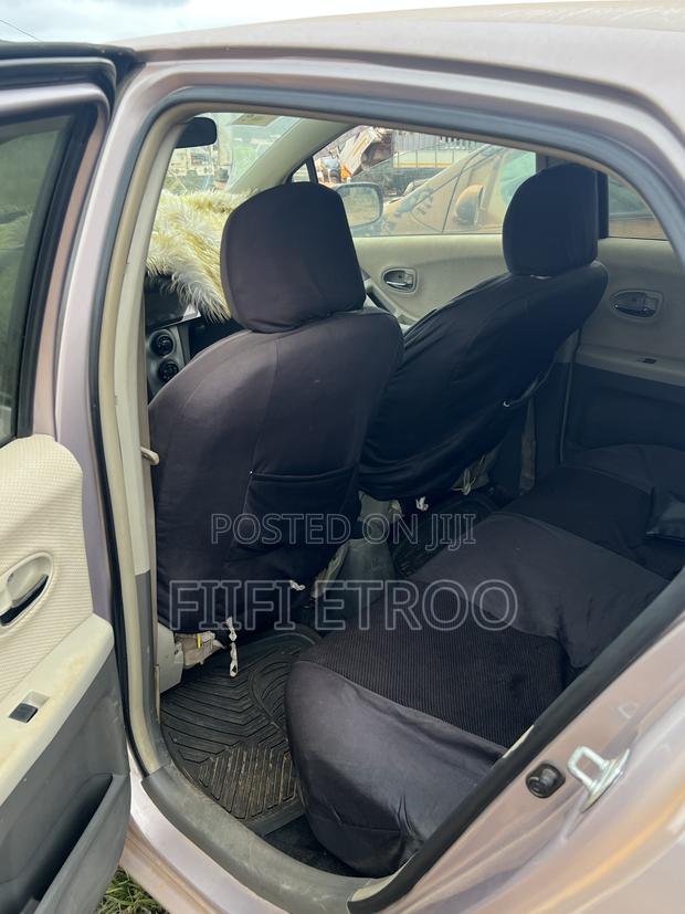 Toyota Vitz 1.3 FWD 3dr 2010 Gray