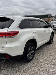 Toyota Highlander 2018 White for sale