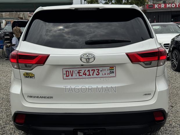 Toyota Highlander LE 4x2 (2.7L 4cyl 6A) 2018 White