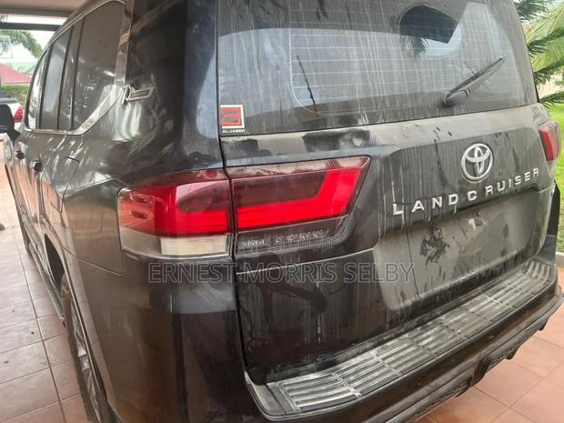 Toyota Land Cruiser 2022 Black