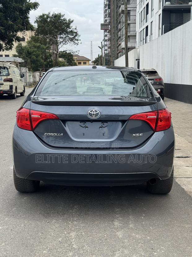 Toyota Corolla XSE 4dr Sedan (1.8L 4cyl CVT) 2017 Gray