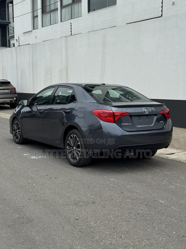 Toyota Corolla XSE 4dr Sedan (1.8L 4cyl CVT) 2017 Gray