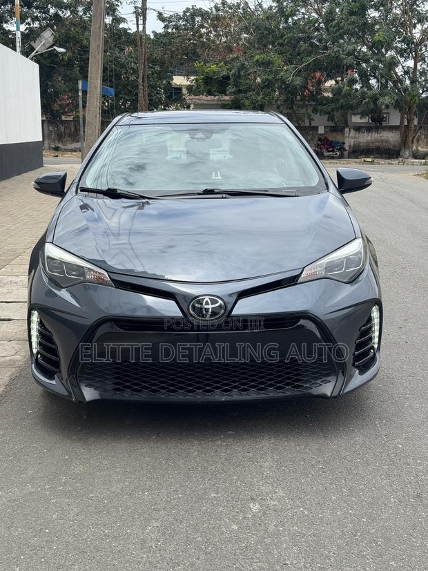 Toyota Corolla XSE 4dr Sedan (1.8L 4cyl CVT) 2017 Gray