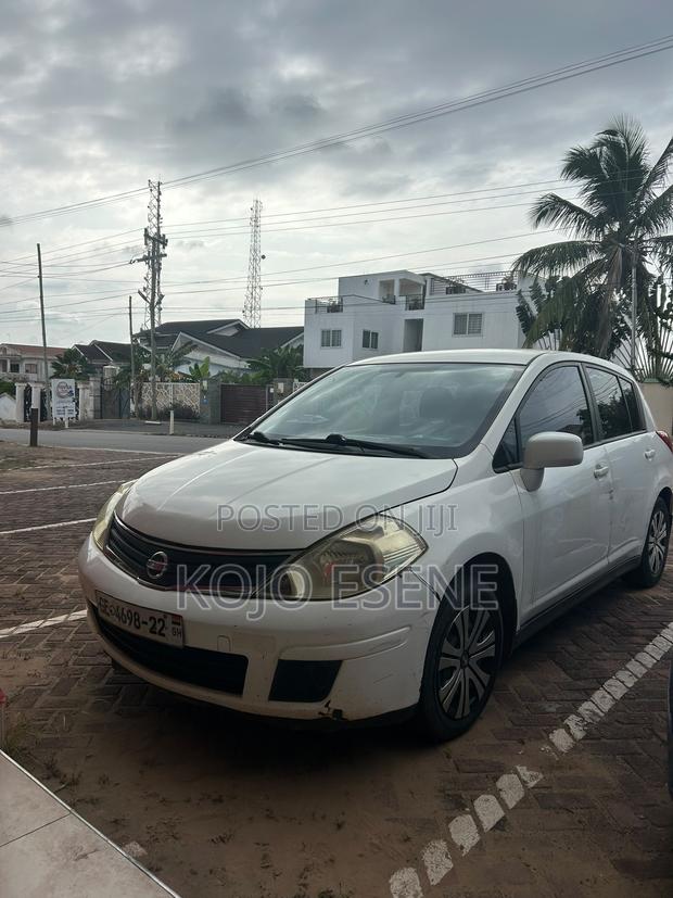Nissan Versa 2011 White