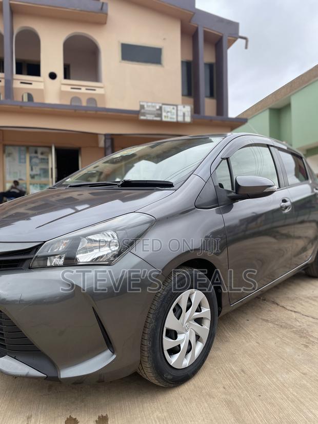 Toyota Vitz 1.3 FWD 5dr 2015 Gray