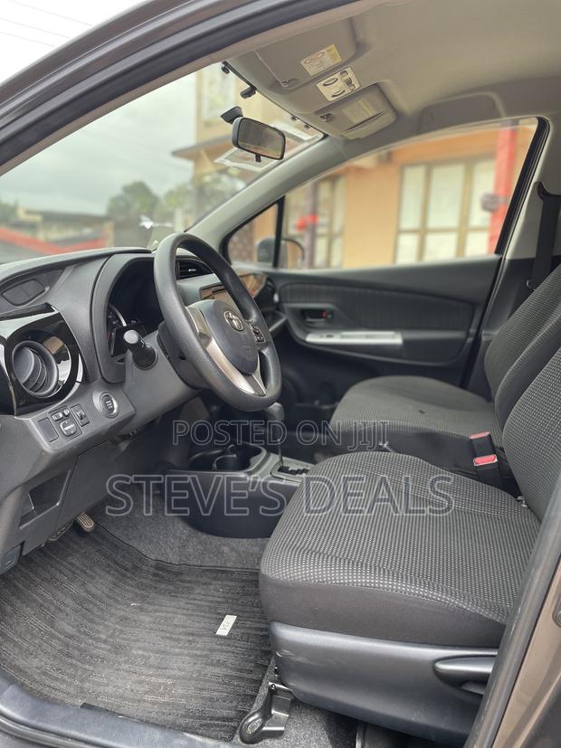 Toyota Vitz 1.3 FWD 5dr 2015 Gray