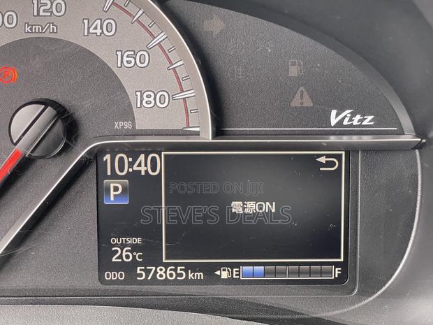 Toyota Vitz 1.3 FWD 5dr 2015 Gray