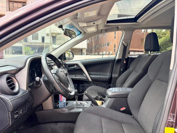Toyota RAV4 XLE 4dr SUV (2.5L 4cyl 6A) 2018 Brown