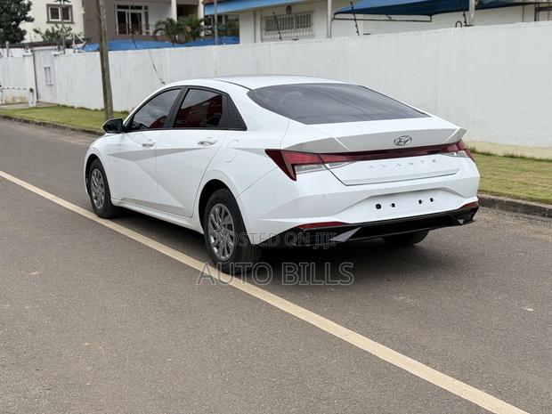 Hyundai Avante 2021 White