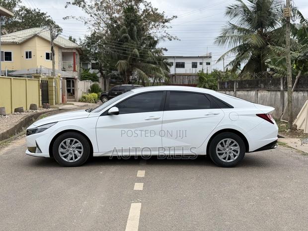 Hyundai Avante 2021 White