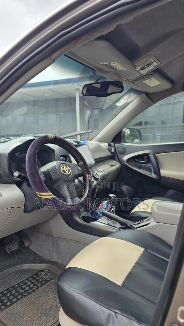 Toyota RAV4 2.5 4x4 2010 Gold