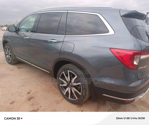 Honda CR-V 2019 Blue