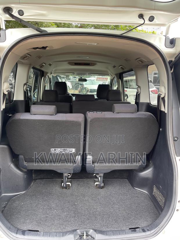 Toyota Voxy X C Package 2WD 8-Seater 2017 White