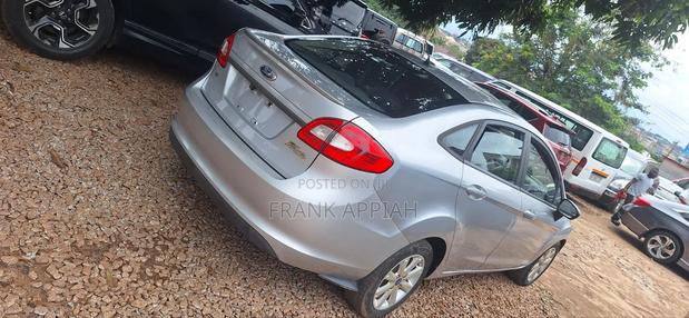 Ford Fiesta SE 4dr Hatchback (1.6L 4cyl 5M) 2014 Silver