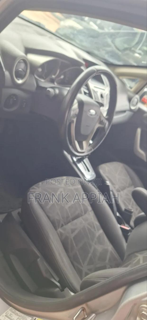 Ford Fiesta SE 4dr Hatchback (1.6L 4cyl 5M) 2014 Silver