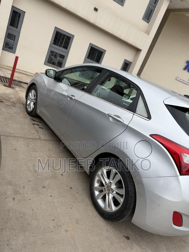Hyundai Elantra Limited 4dr Sedan (1.8L 4cyl 6A) 2015 Silver