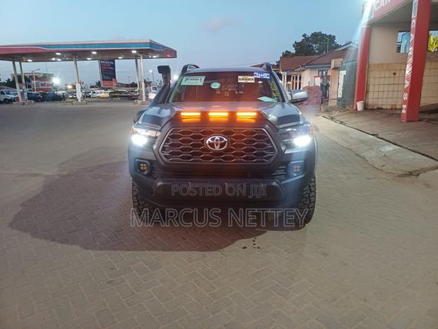 Toyota Tacoma 2017 Gray