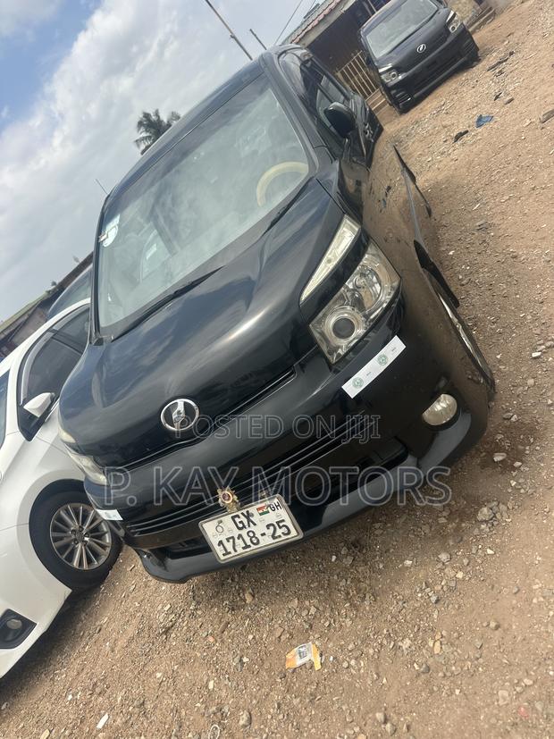 Toyota Voxy V 2WD 8-Seater 2010 Black