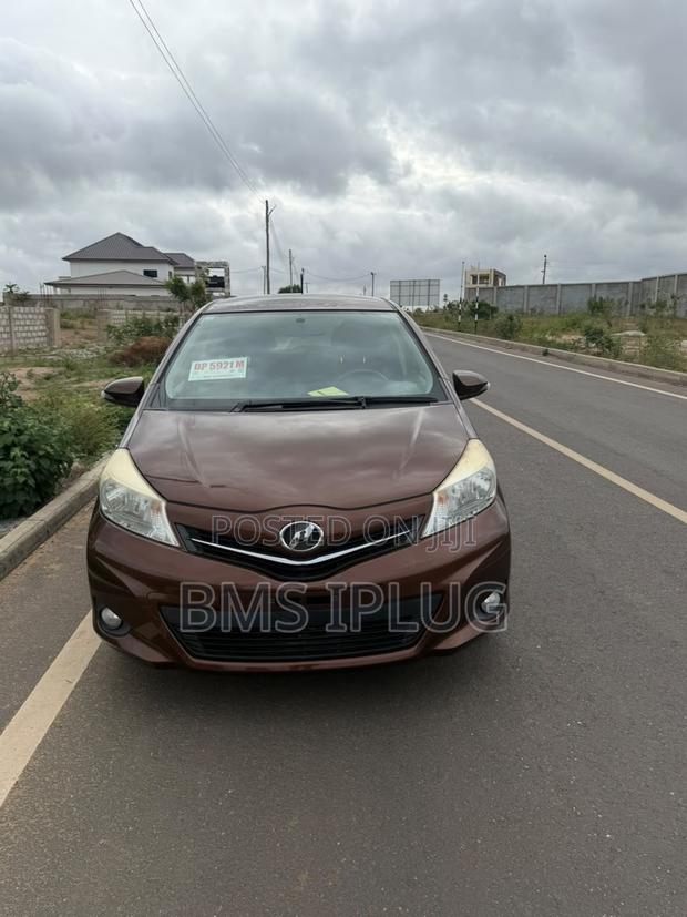 Toyota Vitz 2012 Burgundy
