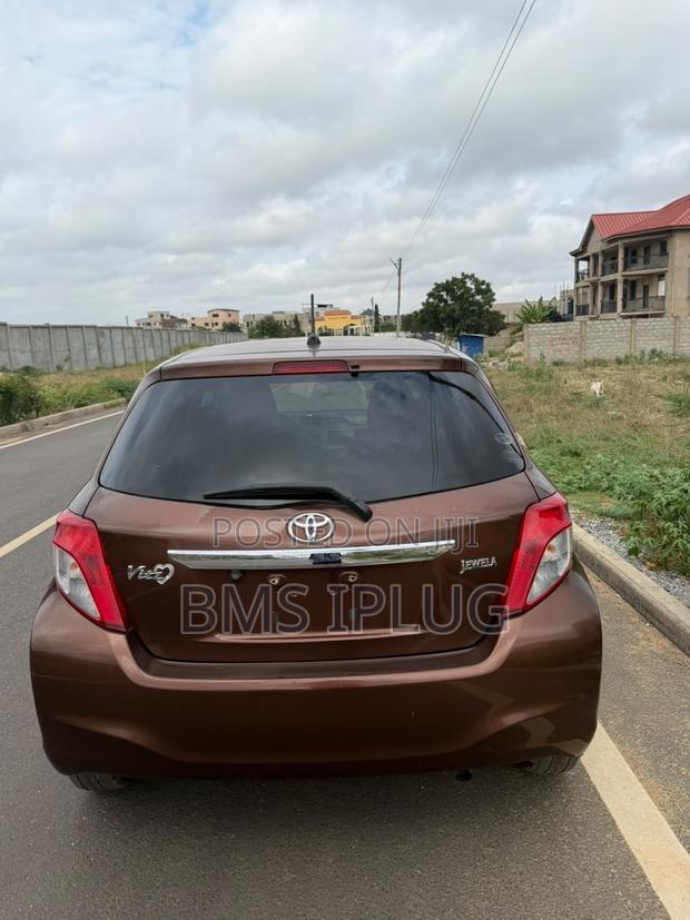 Toyota Vitz 2012 Burgundy