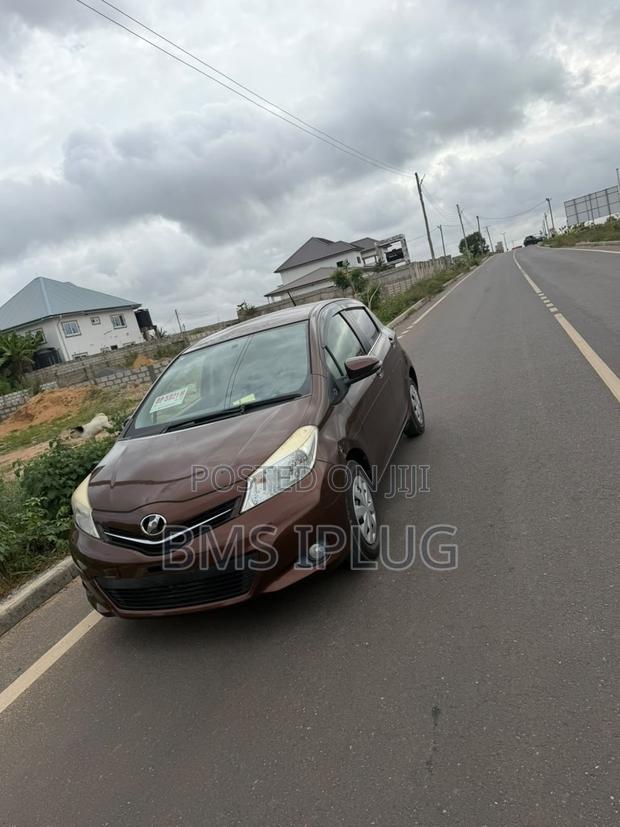 Toyota Vitz 2012 Burgundy
