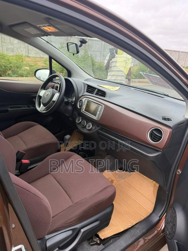 Toyota Vitz 2012 Burgundy