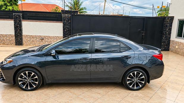 Toyota Corolla XSE 4dr Sedan (1.8L 4cyl CVT) 2017 Gray