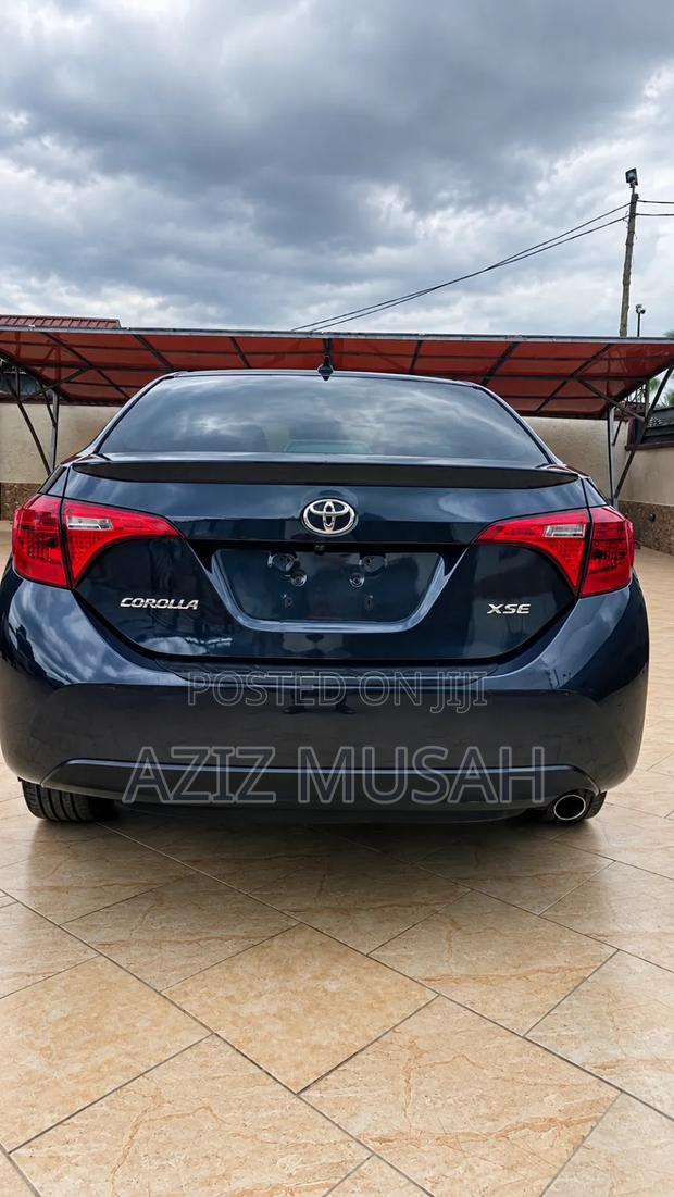 Toyota Corolla XSE 4dr Sedan (1.8L 4cyl CVT) 2017 Gray