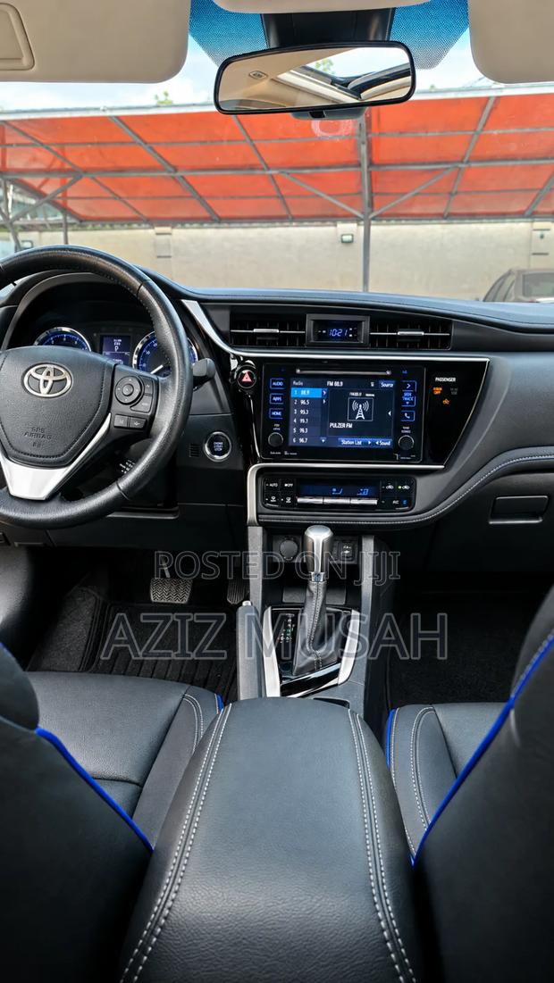 Toyota Corolla XSE 4dr Sedan (1.8L 4cyl CVT) 2017 Gray