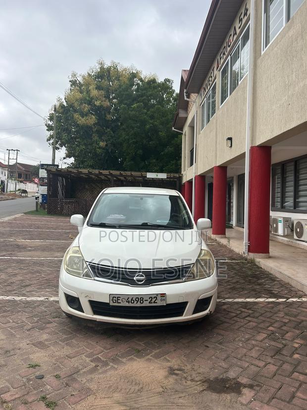 Nissan Versa 2011 White