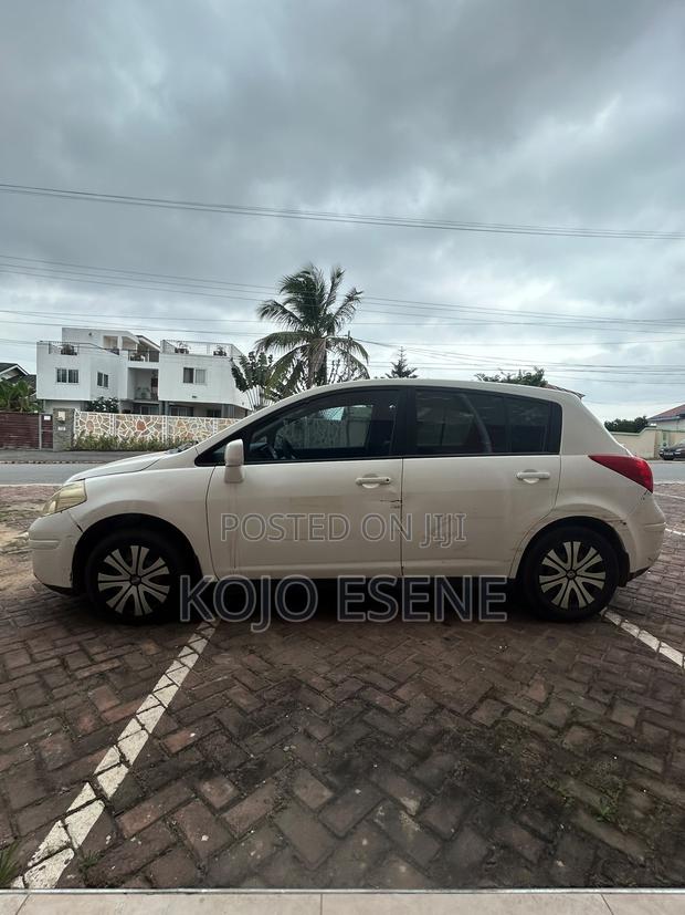 Nissan Versa 2011 White