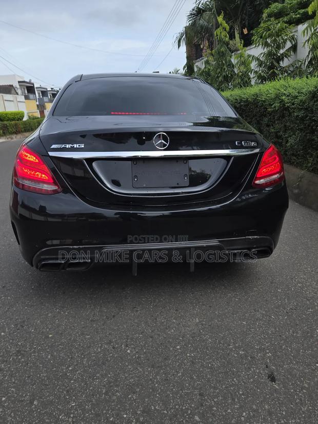 Mercedes-Benz C63 Base RWD Sedan (4.0L V8 7A) 2017 Black